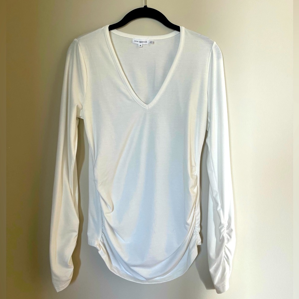 Good American ruched, V-Neck, long sleeve tee